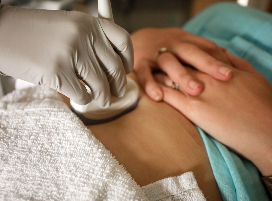 OHSU researchers highlight dangerous clinical impacts of abortion bans for women experiencing a miscarriage, including delayed care and limitations in treatment options. (OHSU/Christine Torres Hicks) Clinician at OHSU in Portland performs an abdominal ultrasound exam, illustrating medical care related to miscarriage and pregnancy complications.